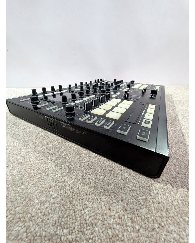 Traktor Kontrol S8 - DJ Equipment - Black - Good - image 6