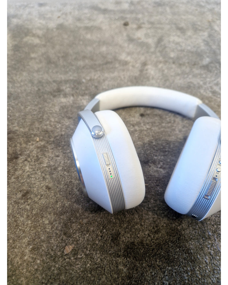Solitaire T - Headphones - Like New w/ Original Box - Image 6