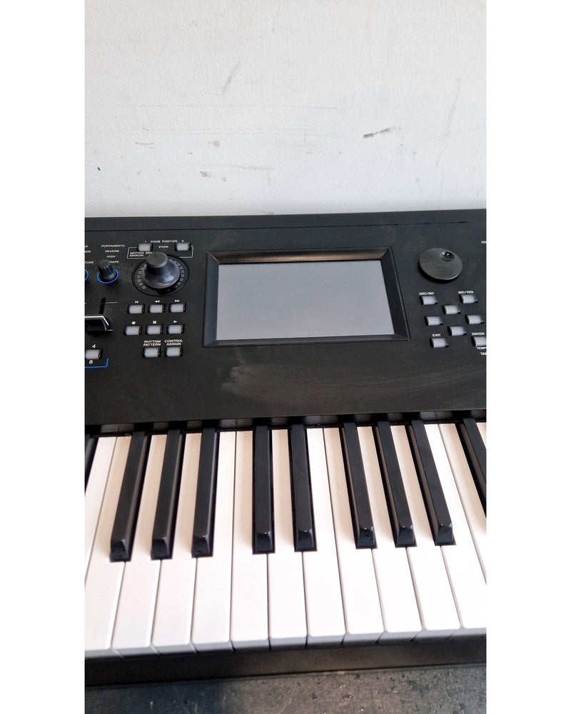 Yamaha MODX 8+ - Synthesizer Keyboards - Very Good w/ Original Box & Power Supply - image 4