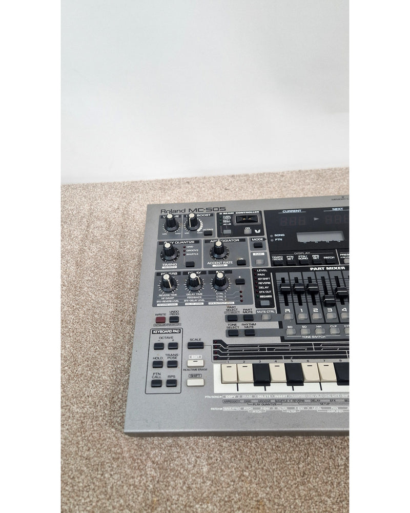 Roland MC-505 Groovebox - Samplers & Sequencers - Poor - Image 4