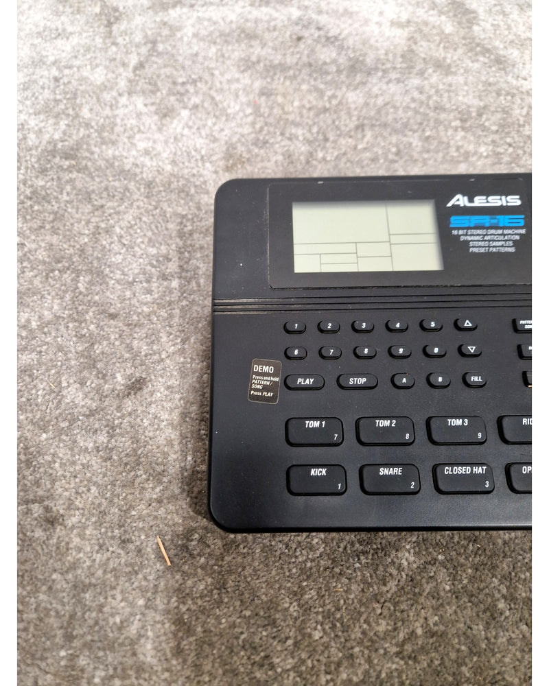 Alesis SR-16 - Drum Machine - Black - Excellent w/ Original Box & Manuals - Image 4