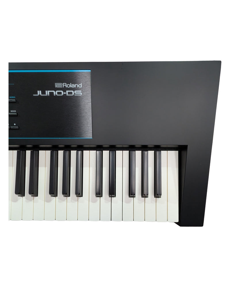 Roland JUNO-DS88 - Synthesizer - Black - Very Good w/ Soft cover & Power Supply - image 2