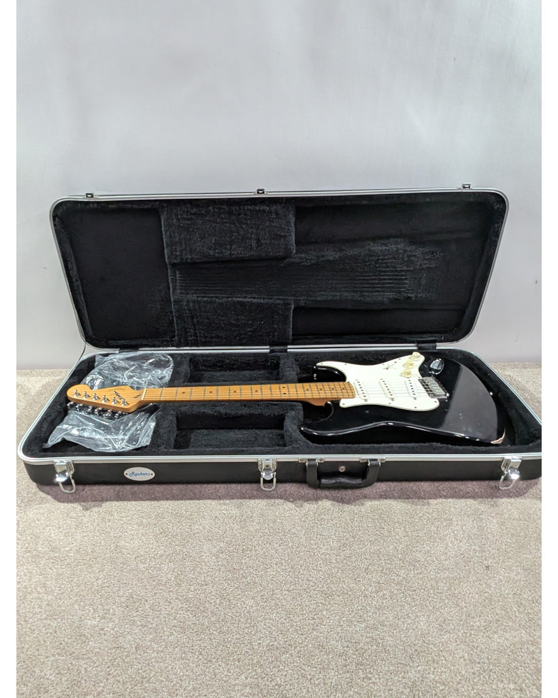 Fender Fender Stratocaster - Electric Guitar - Black - Good w/ Hard Case - image 19