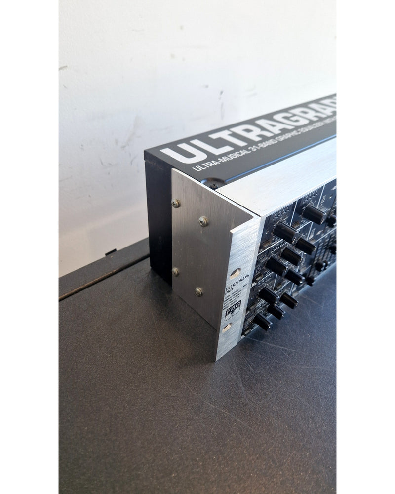 Behringer Ultragraph Pro FBQ6200 - Equilisers - Very Good - Image 10