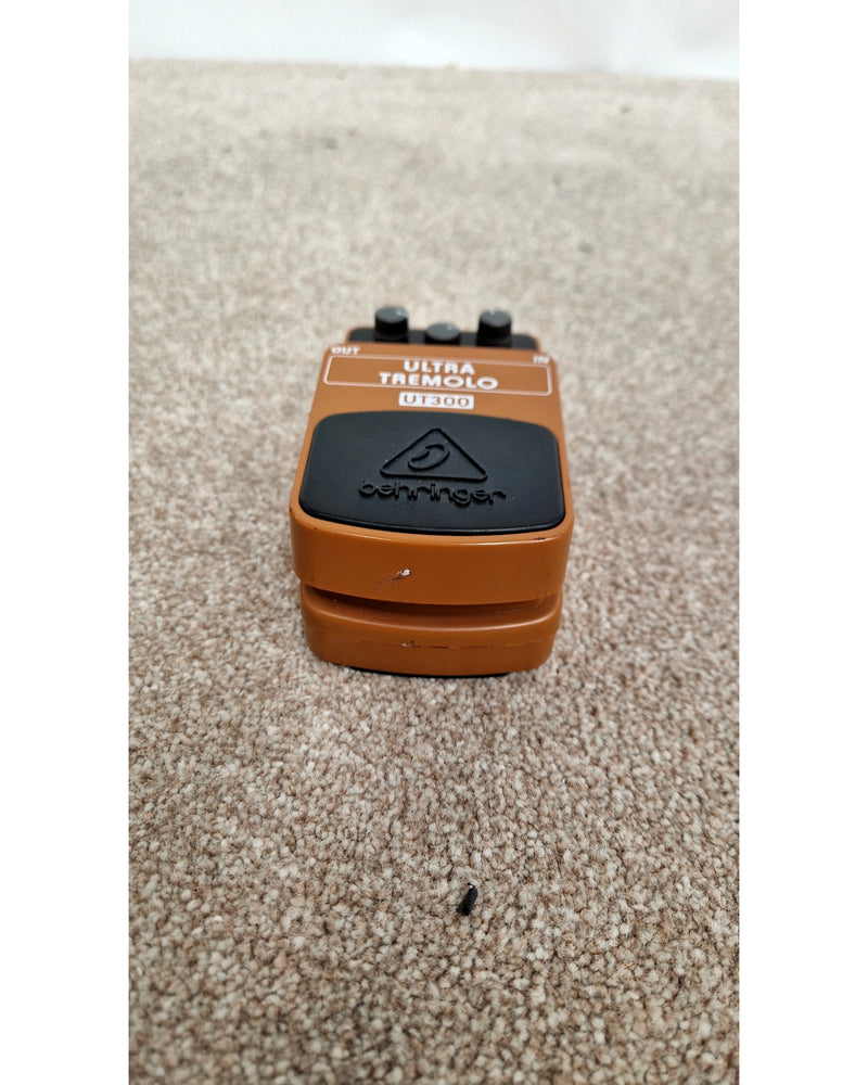 Behringer Ultra Tremolo UT300 pedal - Excellent - image 2