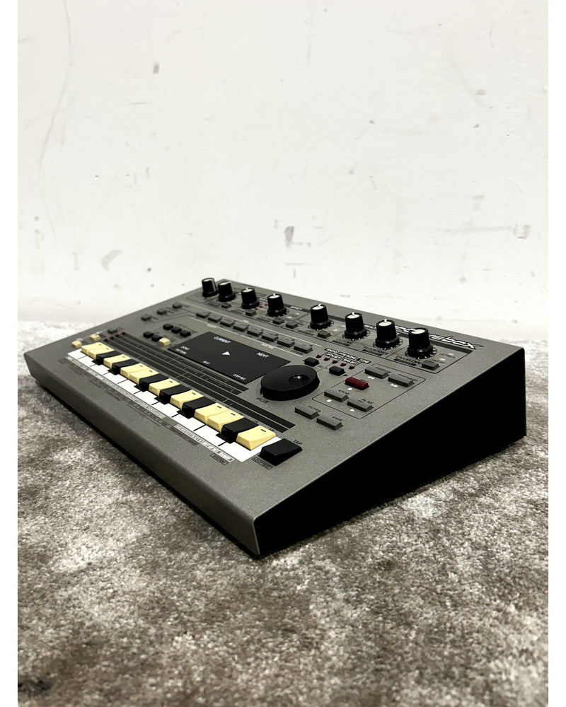 Roland MC-303 - Synthesizer - Silver - Excellent - Image 7