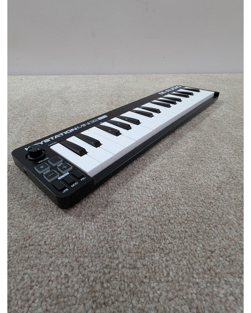 M-Audio Keystation Mini 32 MK3 - MIDI Controller - Black - Like New w/ Original Box - image 2