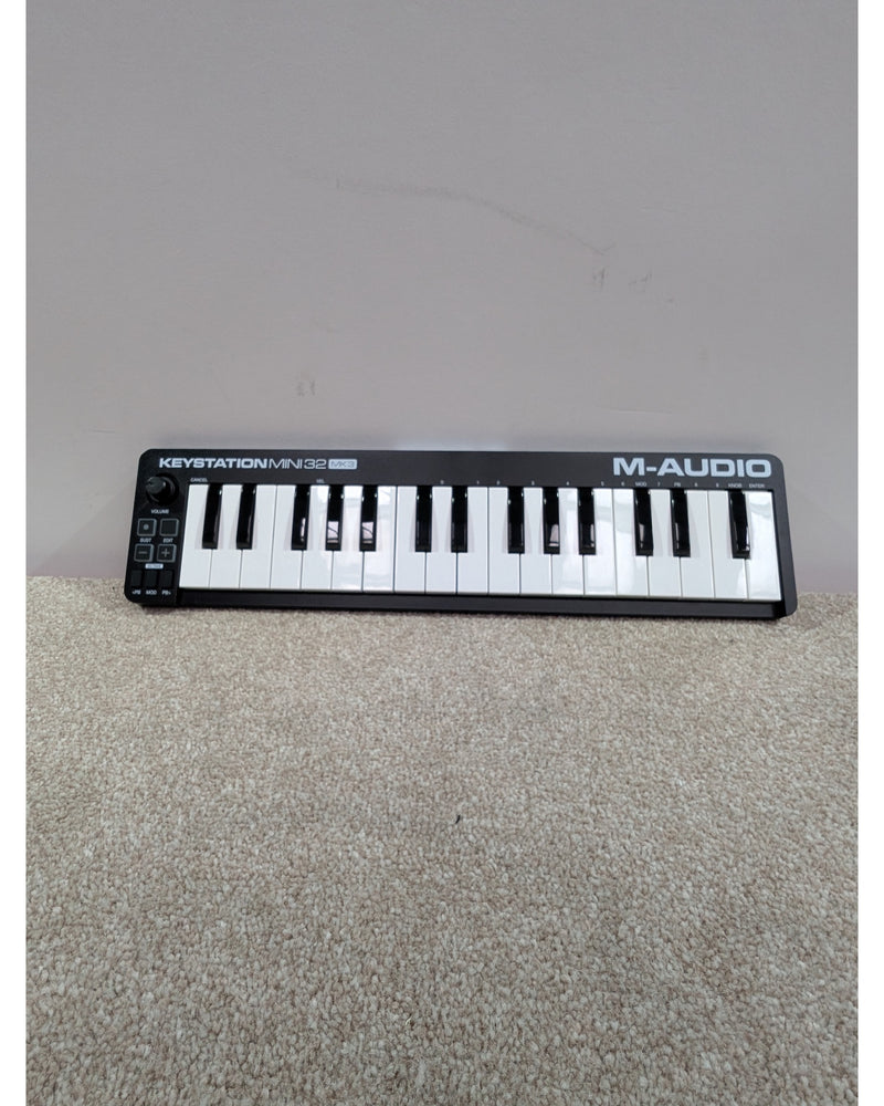 M-Audio Keystation Mini 32 MK3 - MIDI Controller - Black - Like New w/ Original Box - image 4