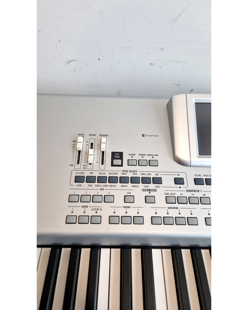 Korg PA588 - Synthesizer Keyboards - White - Keyboard - Excellent w/ Hard Case & Power Supply - image 4