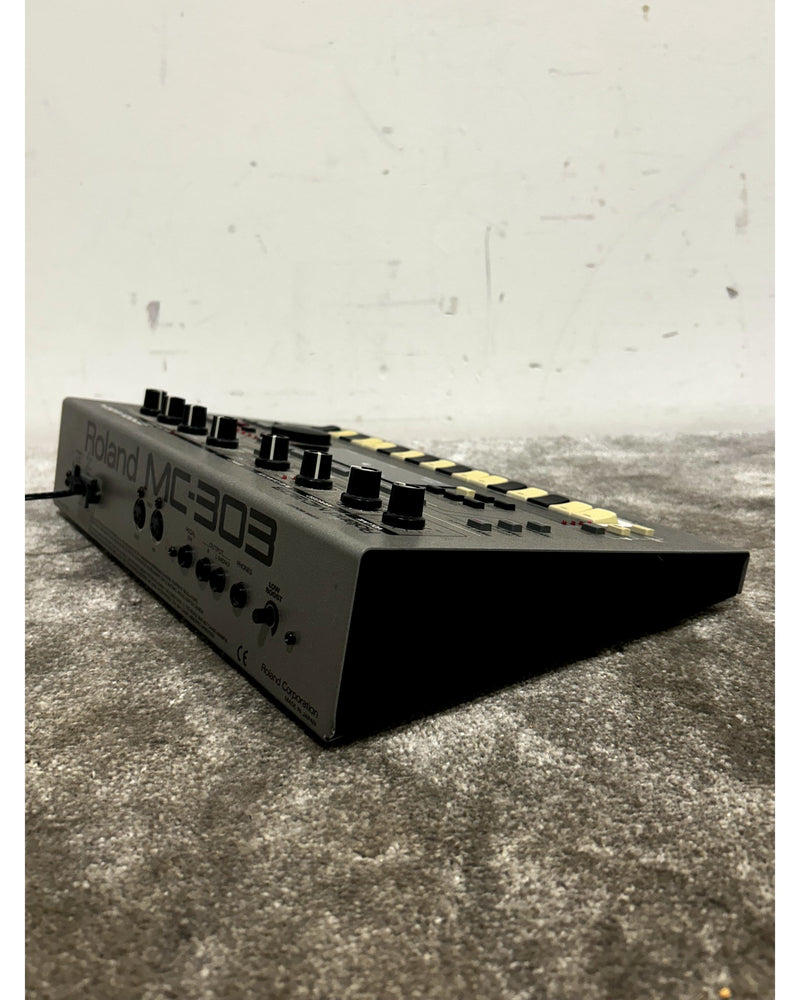 Roland MC-303 - Synthesizer - Silver - Excellent - Image 4