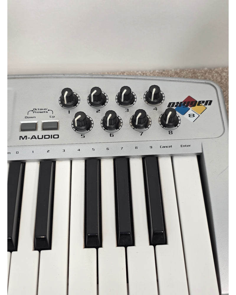 M-Audio Oxygen 8 - MIDI Controller - Good - image 2
