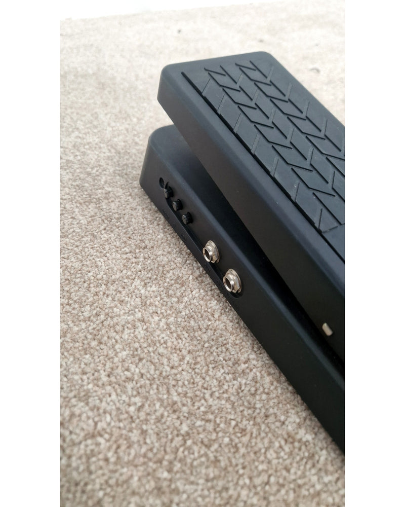 Behringer HB01 Wah Wah Pedal - Very Good - image 6