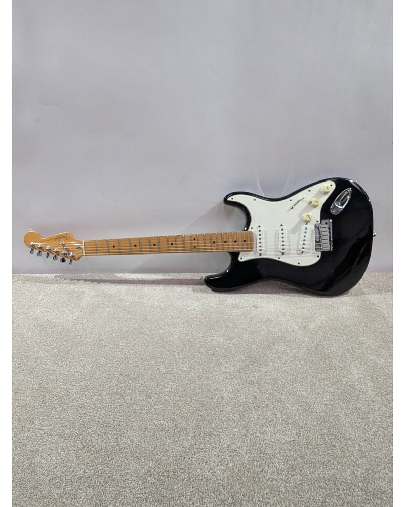 Fender Fender Stratocaster - Electric Guitar - Black - Good w/ Hard Case - image 7