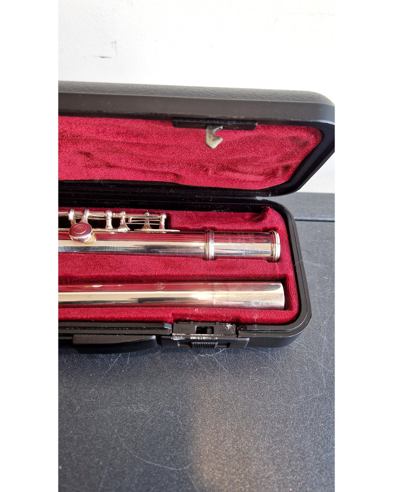 Yamaha YFL-381 - Wind Instrument - Silver - Very Good w/ Hard Case & Cleaning rod - Image 13