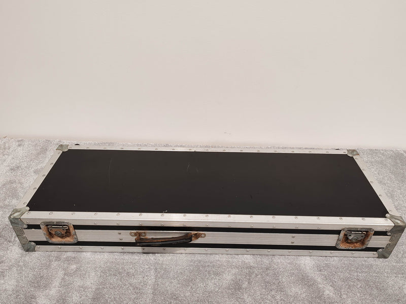 Shepperton Studios Metal Flight Case for Electric Guitar and Bass - Image 3