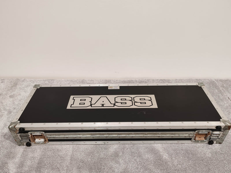 Shepperton Studios Metal Flight Case for Electric Guitar and Bass - Image 1