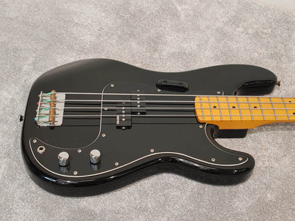 Vintage Tony Butler Signature V4 Bass Guitar, Black With Silverlining Hard Case