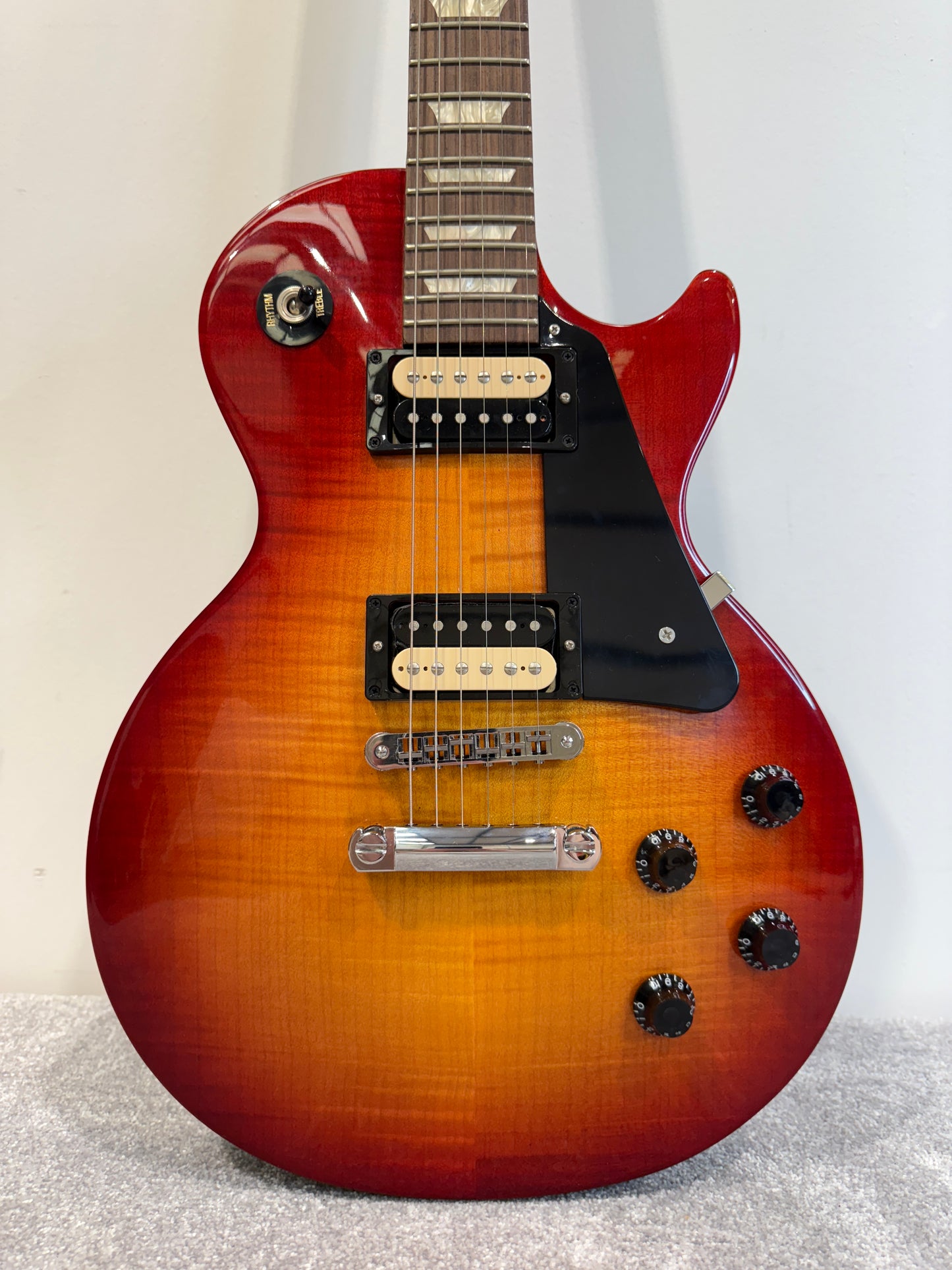 Gibson Les Paul Studio Deluxe II '60s Flame Top Electric Guitar Heritage Cherry - Gibson Hard Case