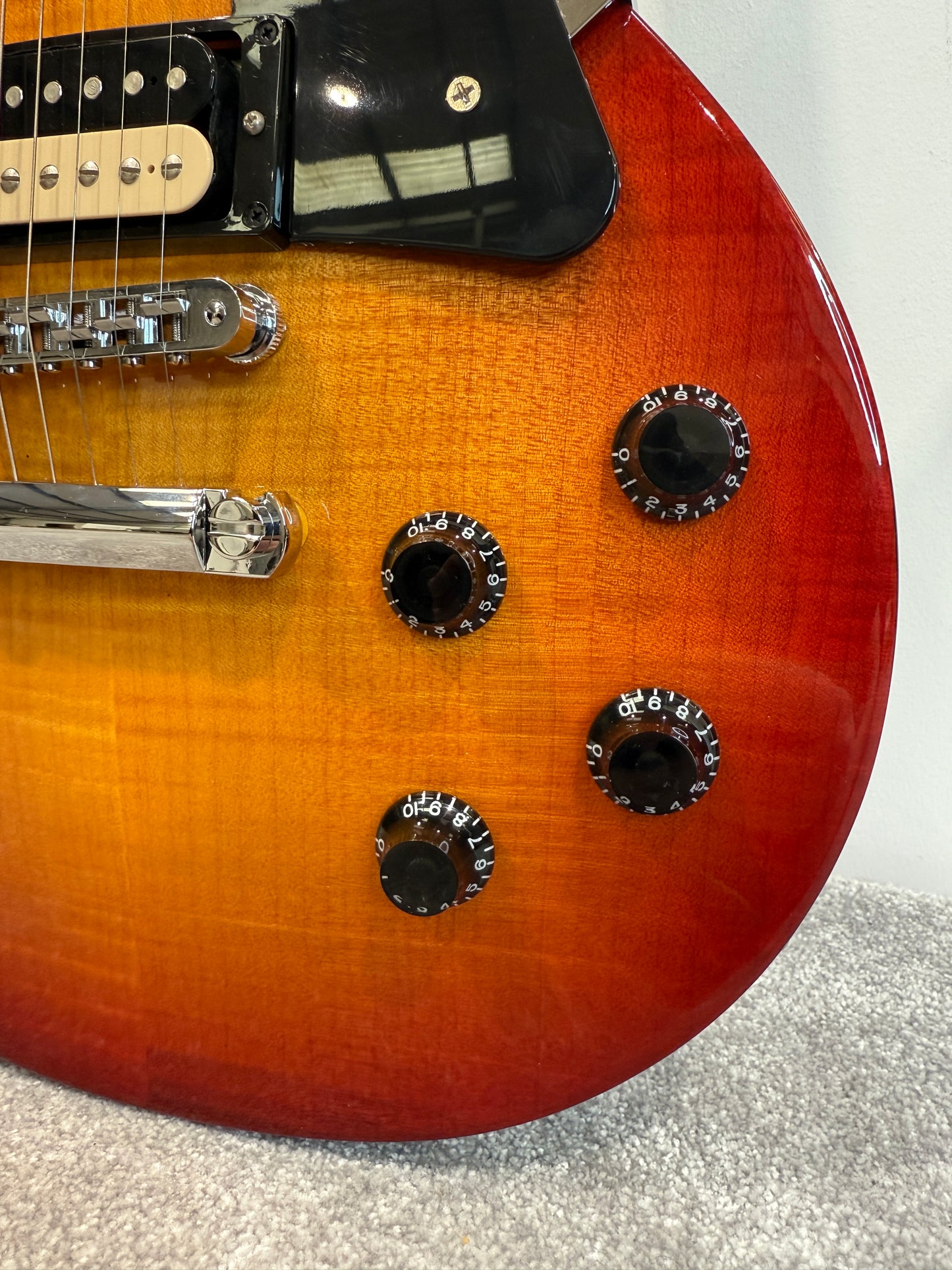 Gibson Les Paul Studio Deluxe II '60s Flame Top Electric Guitar Heritage Cherry - Gibson Hard Case