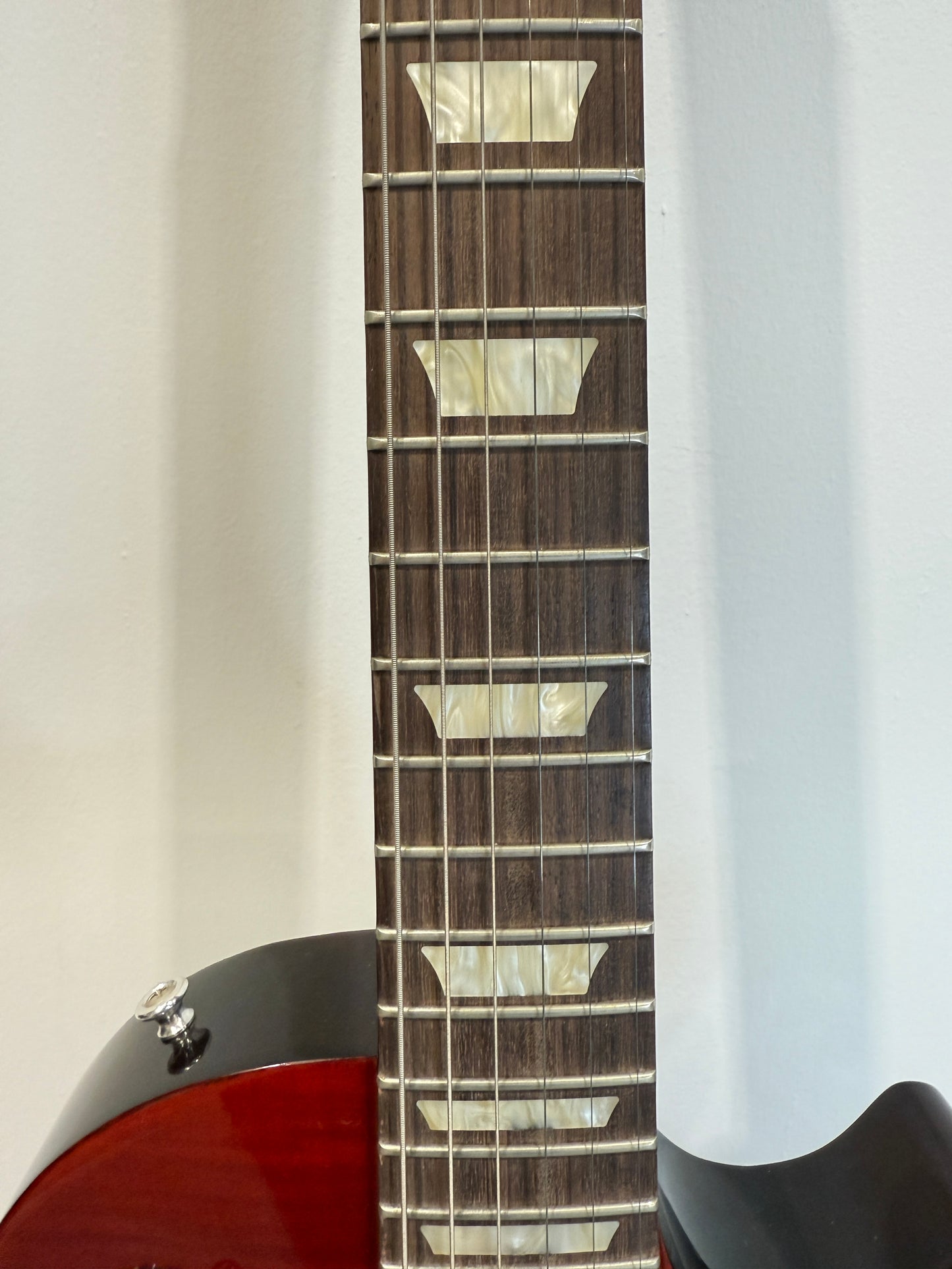 Gibson Les Paul Studio Deluxe II '60s Flame Top Electric Guitar Heritage Cherry - Gibson Hard Case
