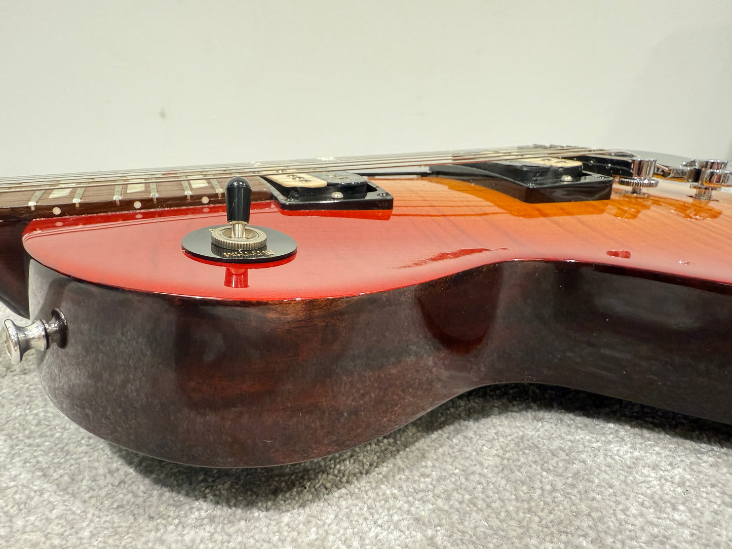 Gibson Les Paul Studio Deluxe II '60s Flame Top Electric Guitar Heritage Cherry - Gibson Hard Case