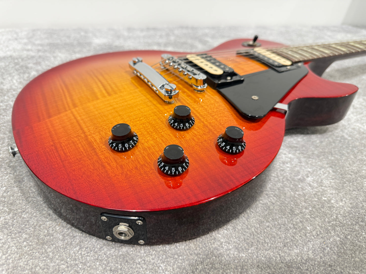 Gibson Les Paul Studio Deluxe II '60s Flame Top Electric Guitar Heritage Cherry - Gibson Hard Case