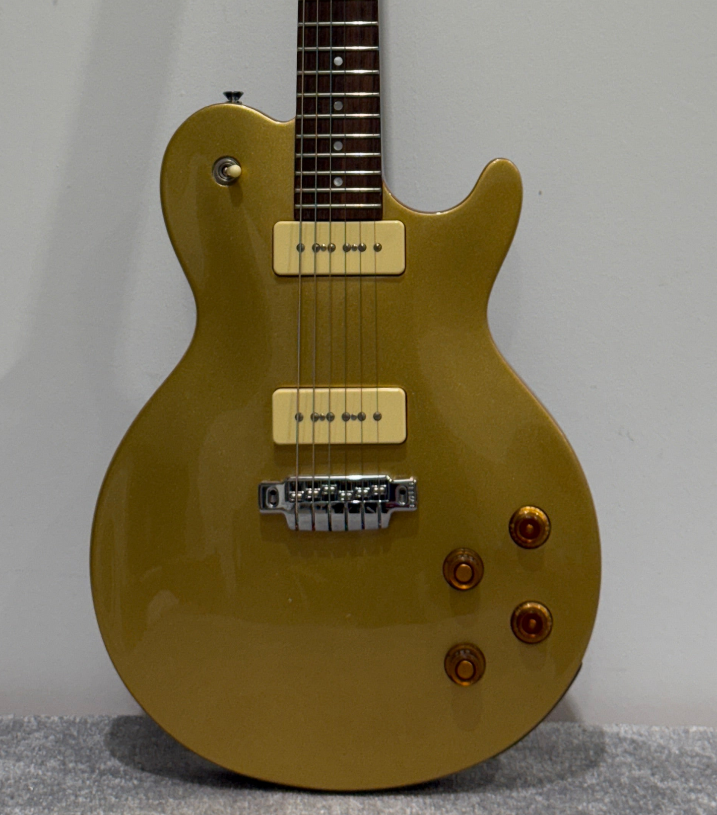 Line 6 James Tyler Variax JTV-59P Modelling Electric Guitar - Gold Top