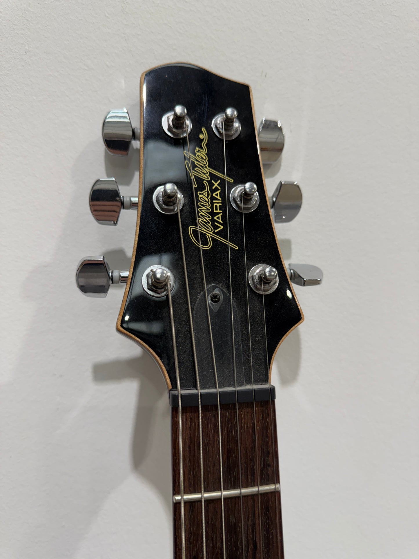 Line 6 James Tyler Variax JTV-59P Modelling Electric Guitar - Gold Top