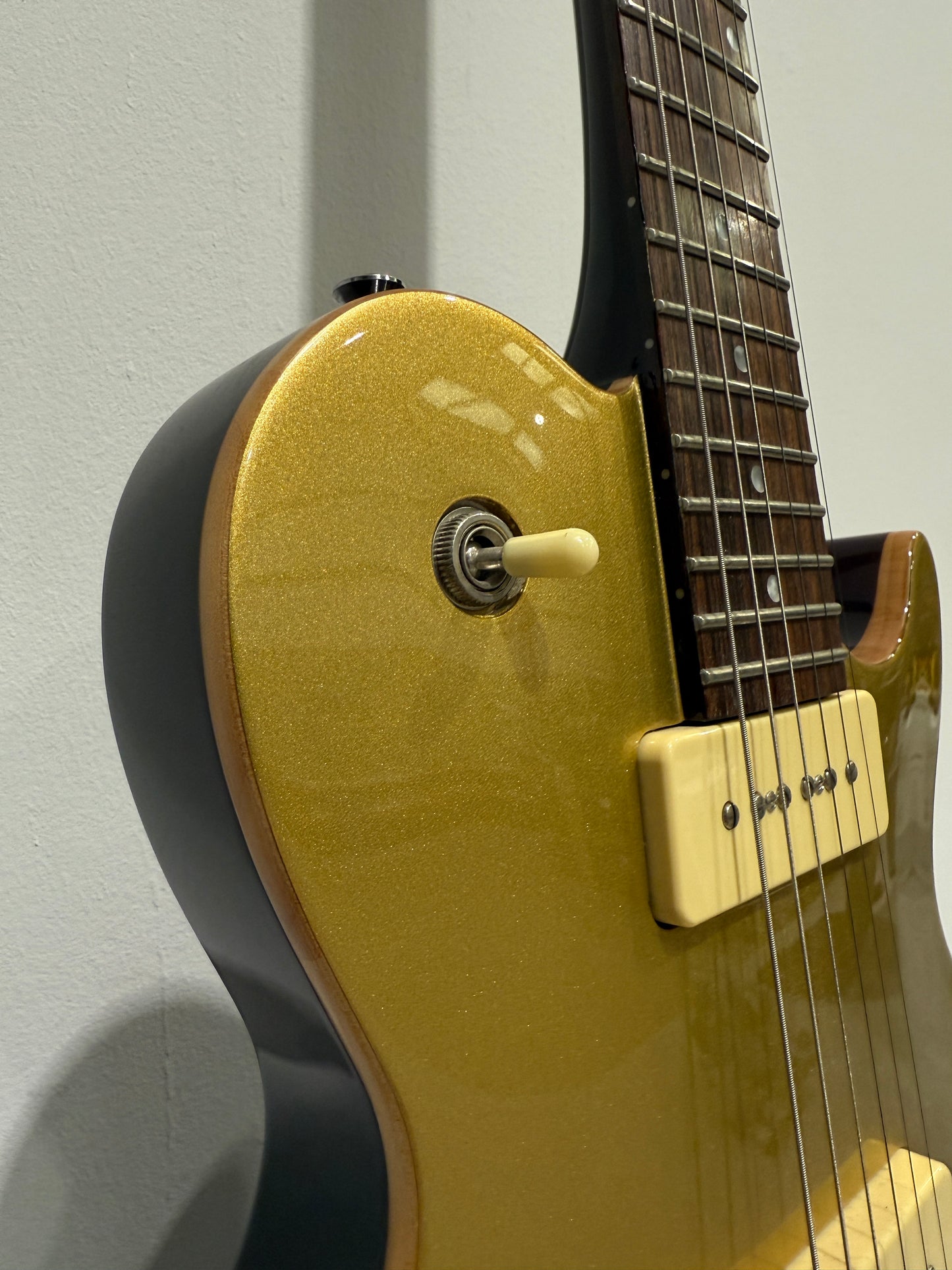 Line 6 James Tyler Variax JTV-59P Modelling Electric Guitar - Gold Top