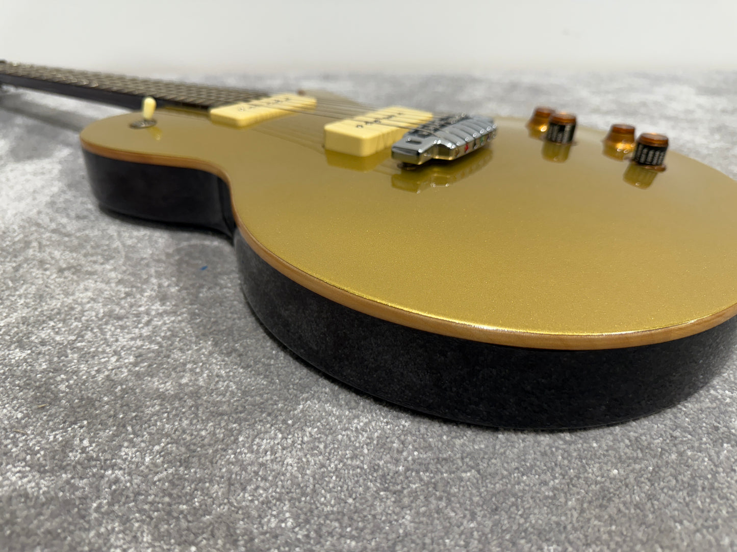 Line 6 James Tyler Variax JTV-59P Modelling Electric Guitar - Gold Top