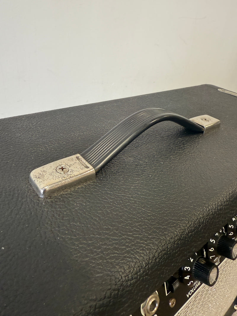 Fender '64 Vibroverb Custom Reissue Combo Amp – Hand-Wired, Excellent Condition, Vintage Tone - Image 14
