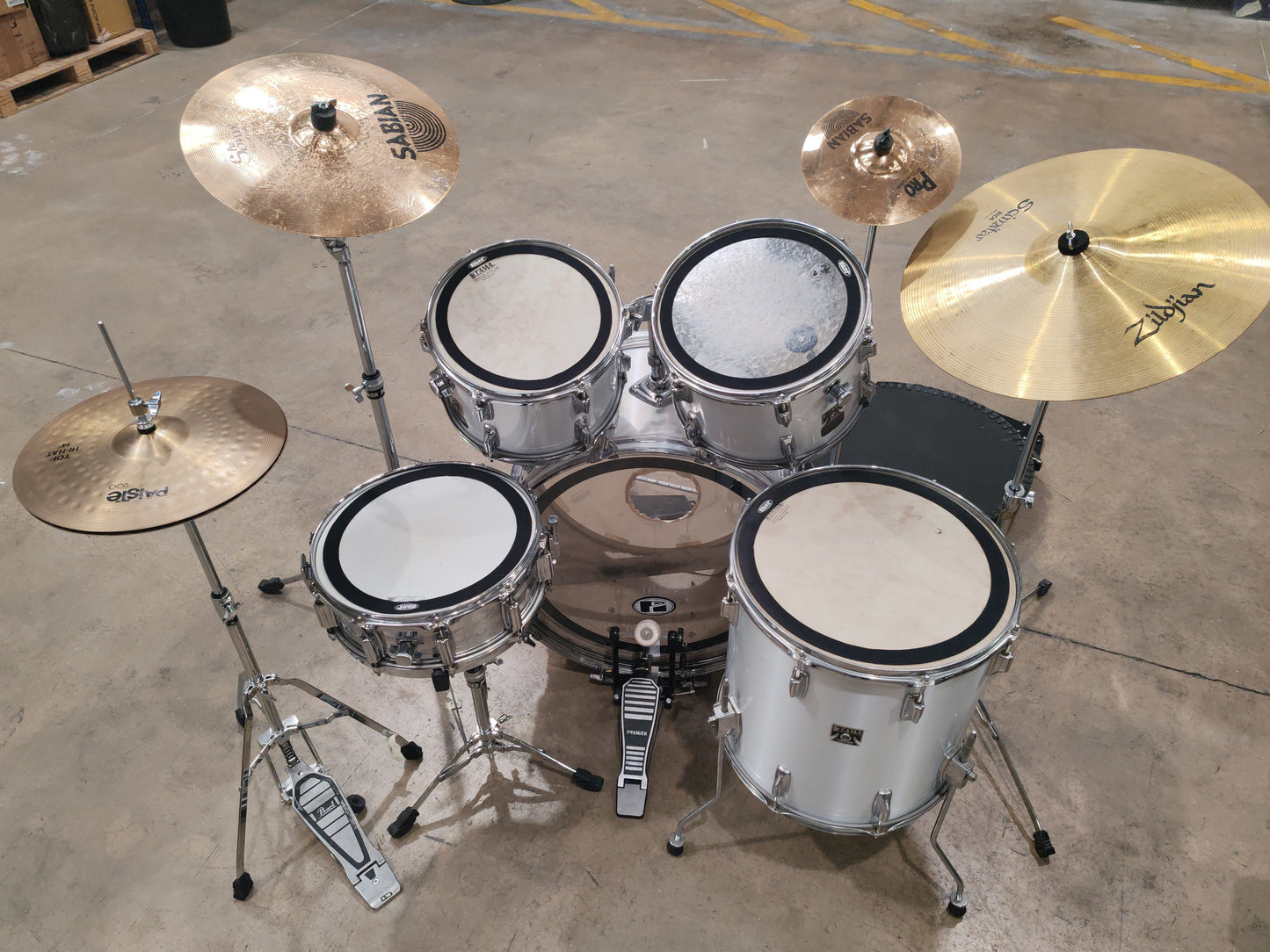 Tama Imperialstar 5 Piece Drumkit with 4 Piece Cymbal Set and Cowbell - Silver