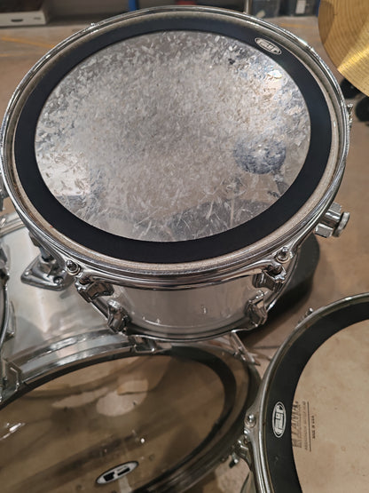 Tama Imperialstar 5 Piece Drumkit with 4 Piece Cymbal Set and Cowbell - Silver