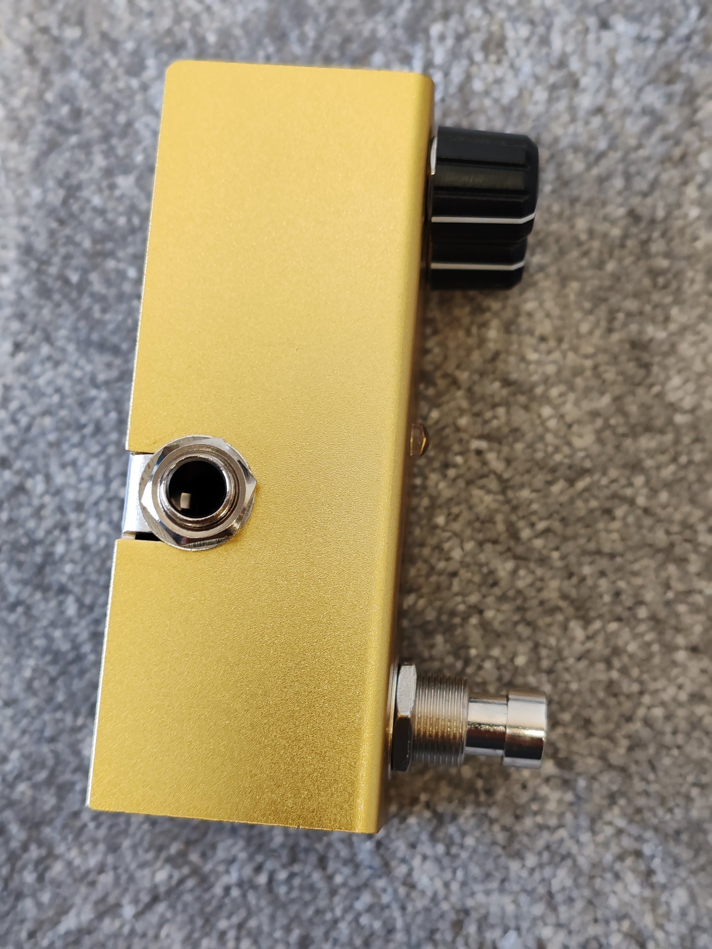 Tremolo Effects Pedal - True Bypass - Gold
