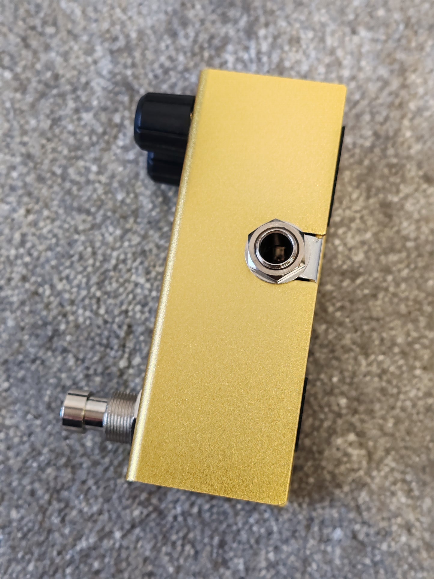 Tremolo Effects Pedal - True Bypass - Gold
