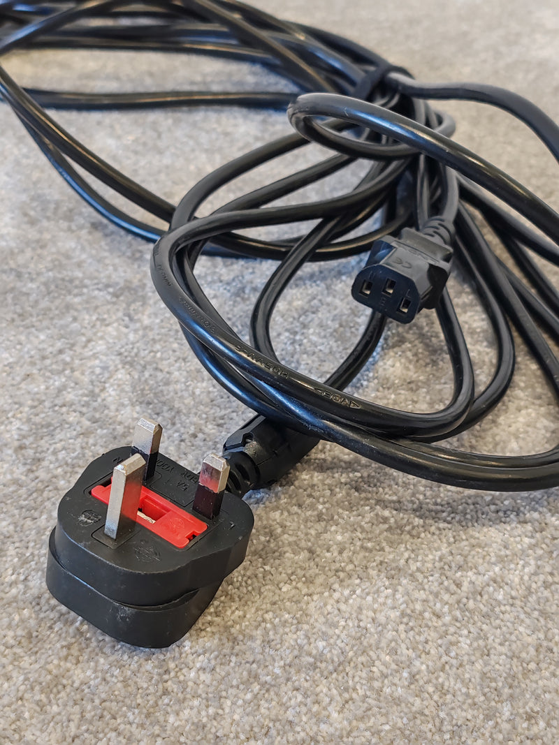 LINDY 10m UK Mains 3 Pin Plug to IEC C13 Power Cable - Image 4