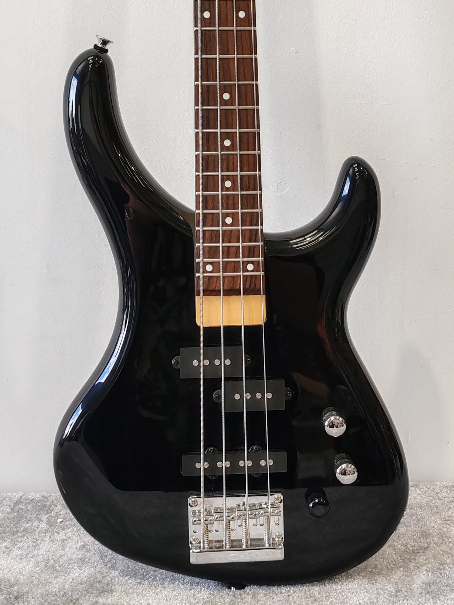 Jackson Concert C20 4 String Bass Guitar with Official Soft Case – Excellent Condition