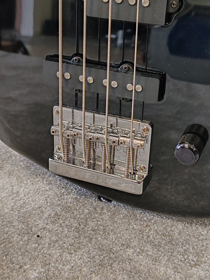 Jackson Concert C20 4 String Bass Guitar with Official Soft Case – Excellent Condition - Image 2