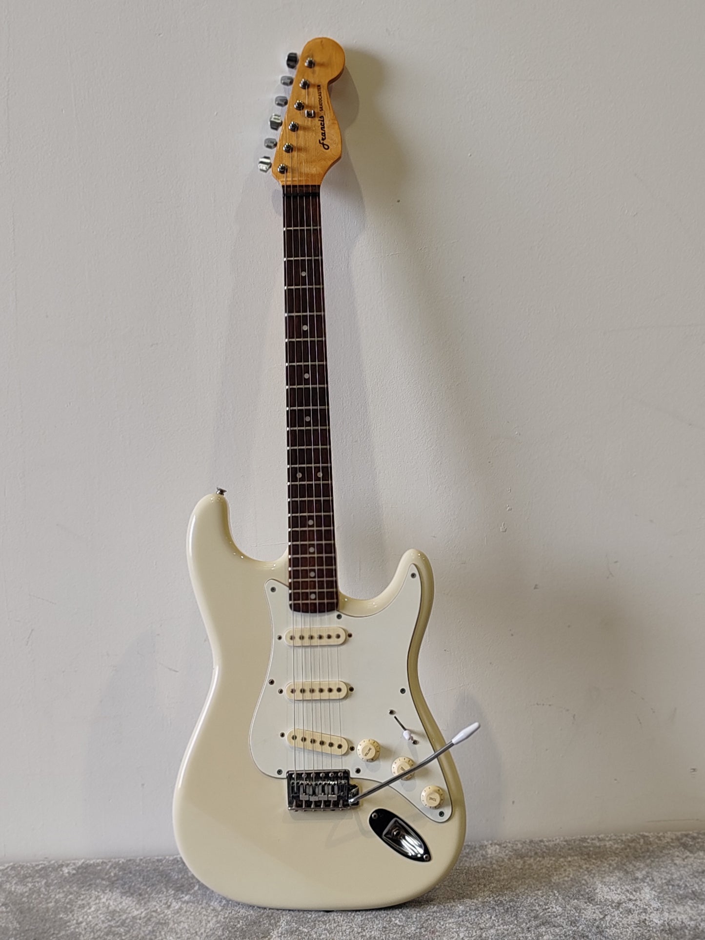 Francis Stratocaster Electric Guitar – Vintage-Style Tone,Very Good Condition