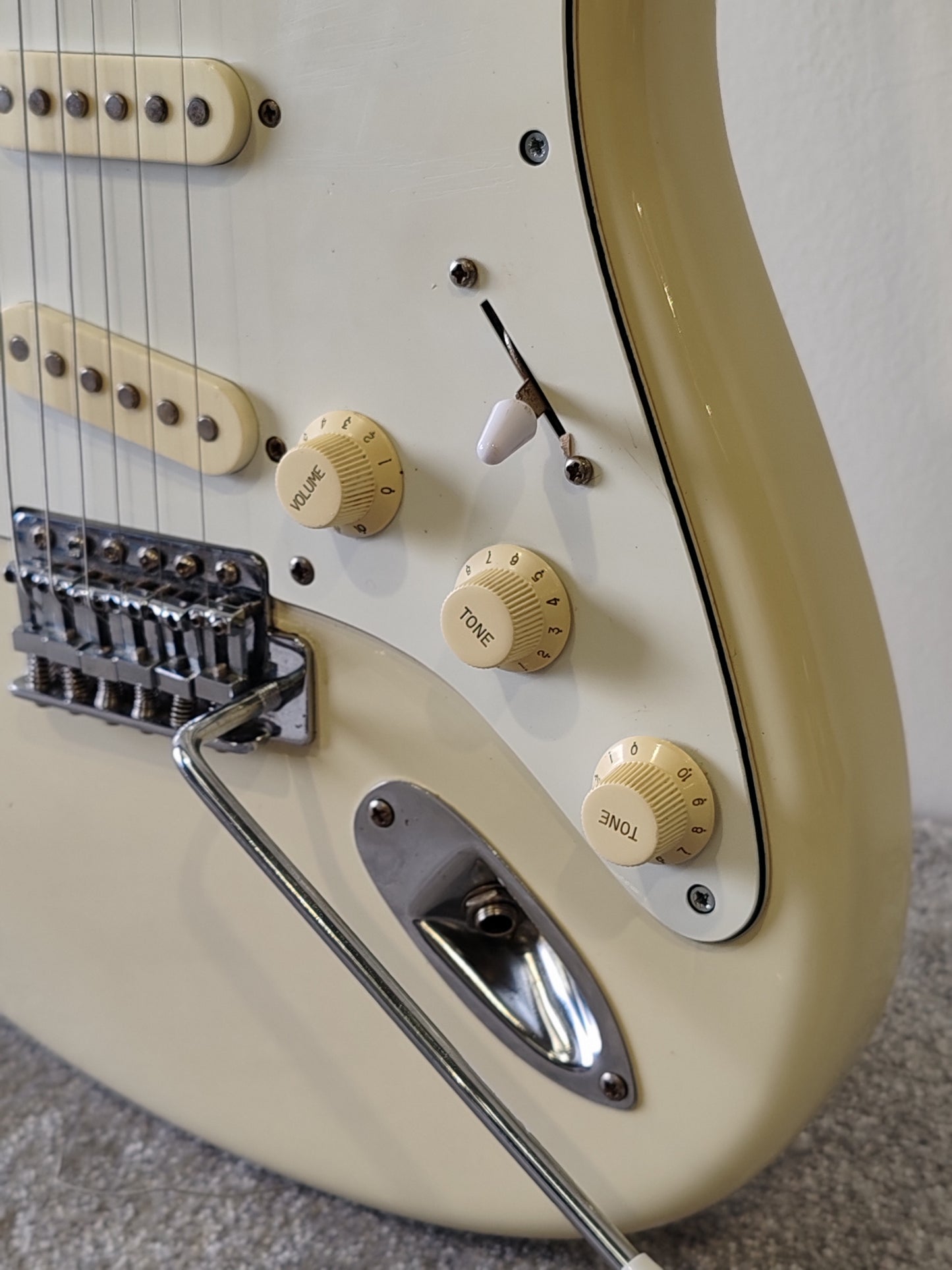 Francis Stratocaster Electric Guitar – Vintage-Style Tone,Very Good Condition