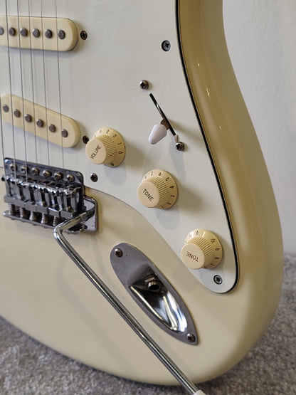 Francis Stratocaster Electric Guitar – Vintage-Style Tone,Very Good Condition