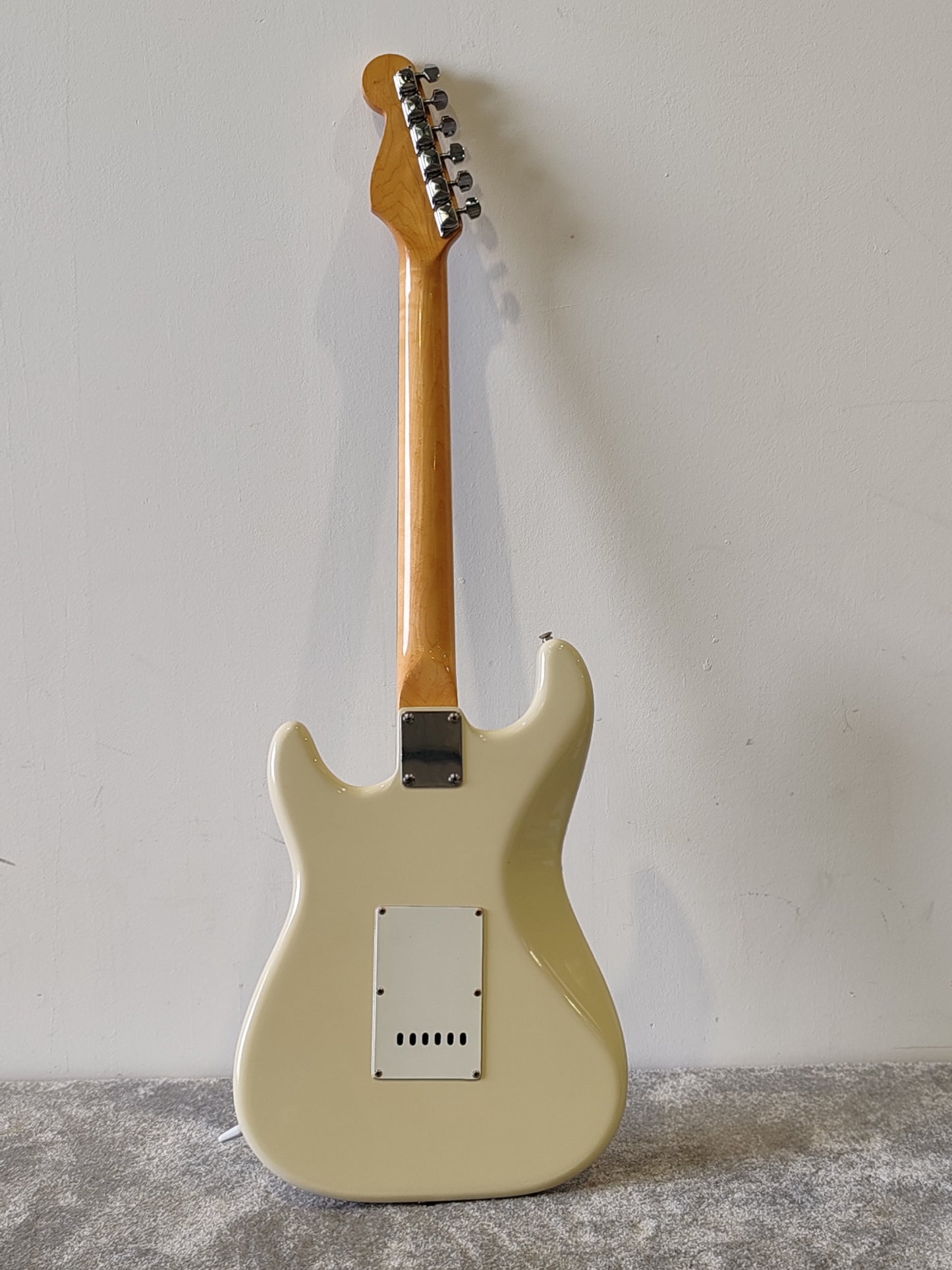 Francis Stratocaster Electric Guitar – Vintage-Style Tone,Very Good Condition