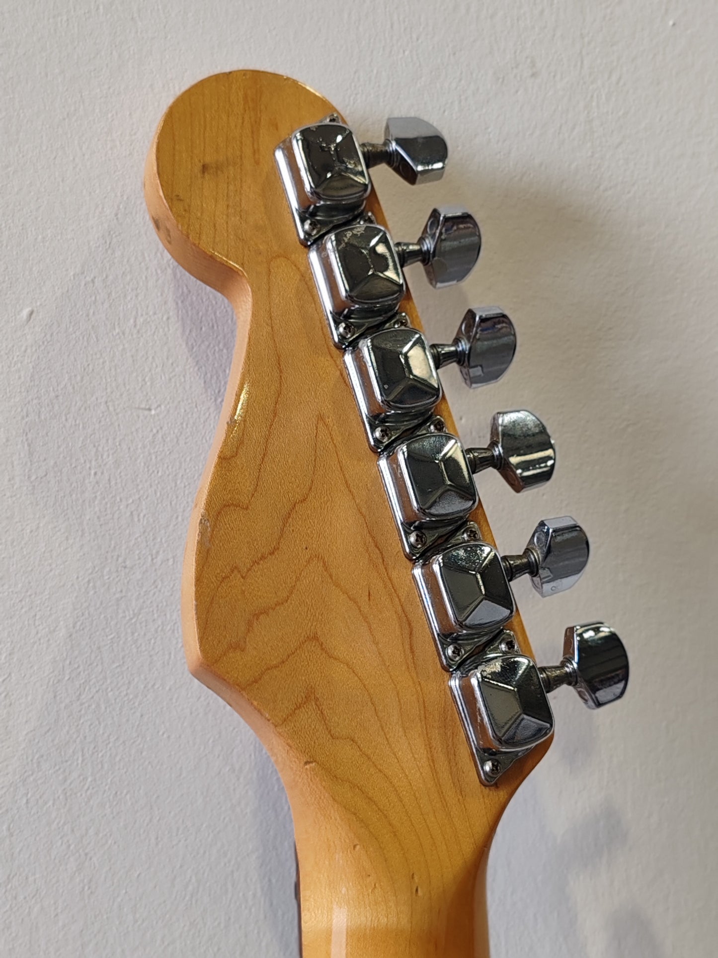 Francis Stratocaster Electric Guitar – Vintage-Style Tone,Very Good Condition