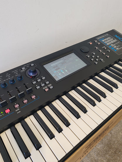 Yamaha MODX6 Synthesizer – AWM2 & FM-X Engines – Mint w/ Manual, Power Supply & Original Box
