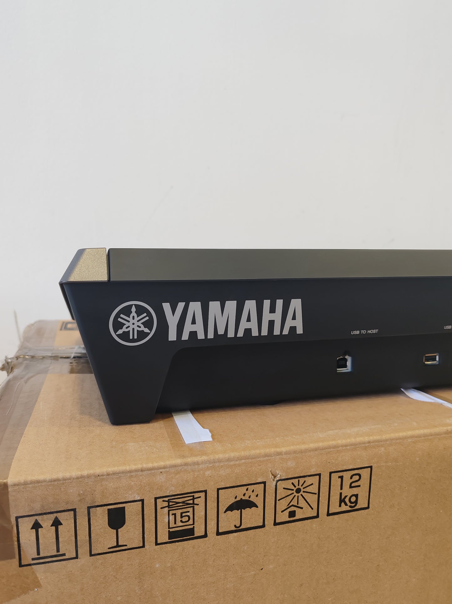 Yamaha MODX6 Synthesizer – AWM2 & FM-X Engines – Mint w/ Manual, Power Supply & Original Box