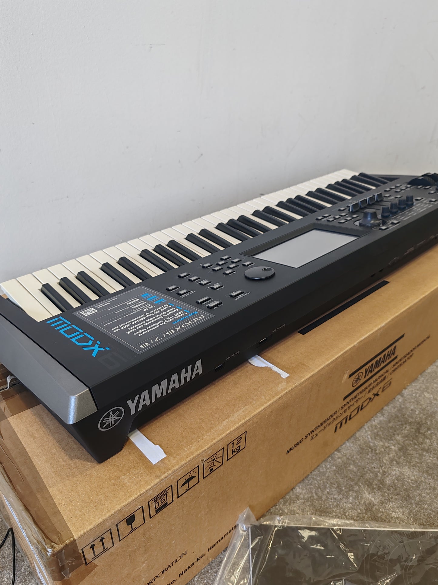 Yamaha MODX6 Synthesizer – AWM2 & FM-X Engines – Mint w/ Manual, Power Supply & Original Box