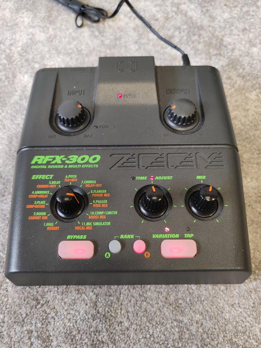 Zoom RFX-300 Multi-Effects Processor – Excellent Condition w/ Original Box