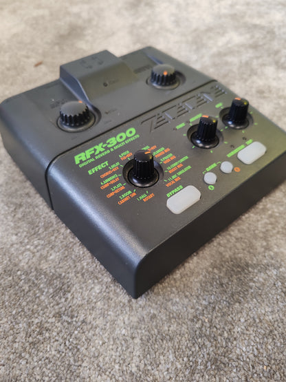 Zoom RFX-300 Multi-Effects Processor – Excellent Condition w/ Original Box