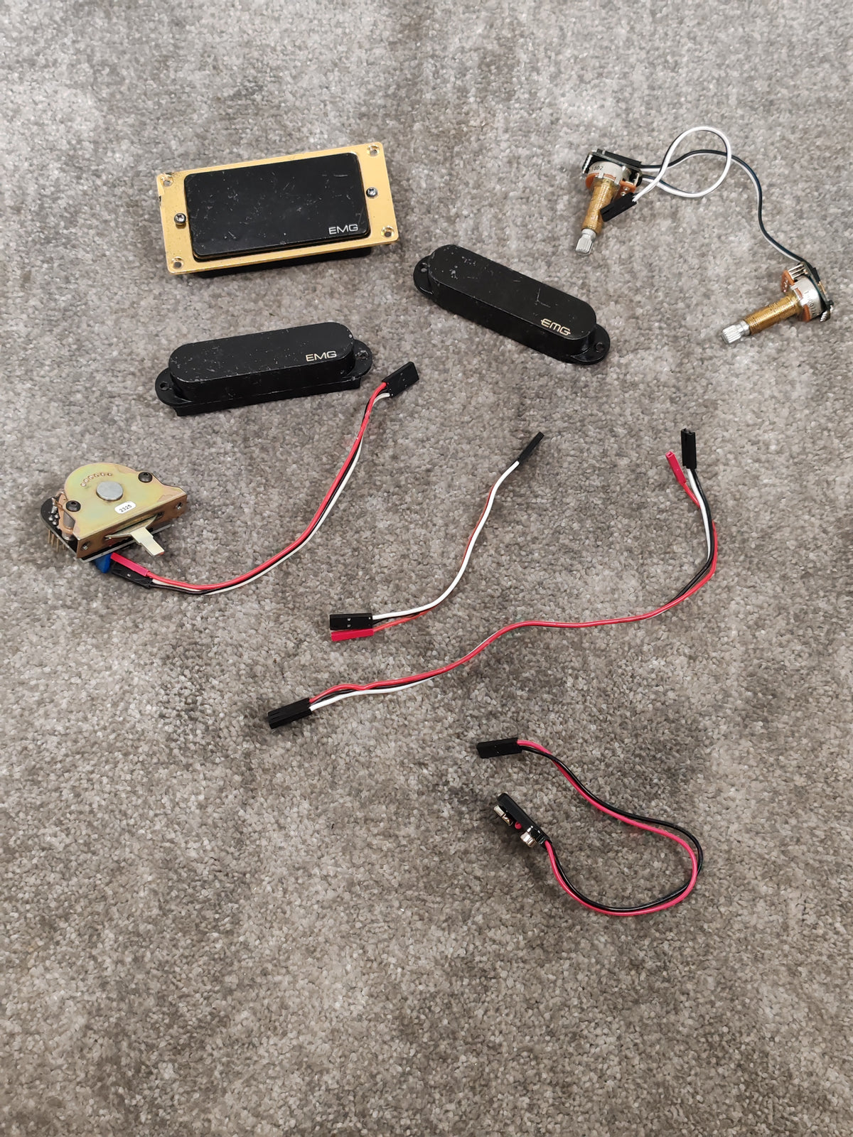Emg 81 Active Pickup Set Emg-81 Emg-SA And Emg-SLV - Active Electronics, Versatile Tones - Good