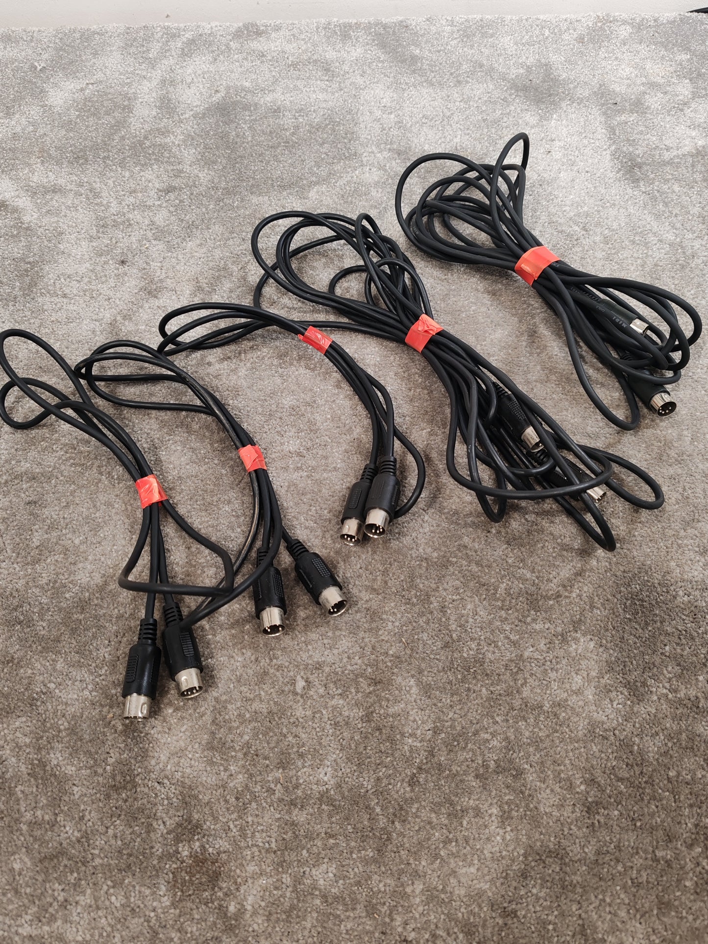5X MIDI Cables, Various Lengths 2 Long, 3 Short - Professional Connectivity - Very Good